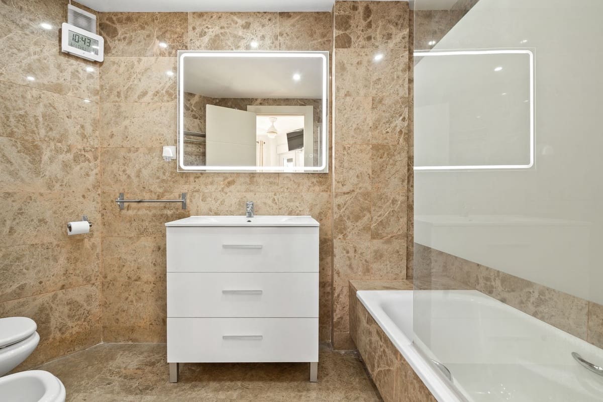 3 sypialnia Apartament na sprzedaż w Estepona z basenem garażem - 495 000 € (Ref: 9630228)