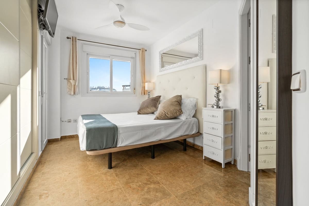 3 sypialnia Apartament na sprzedaż w Estepona z basenem garażem - 495 000 € (Ref: 9630228)