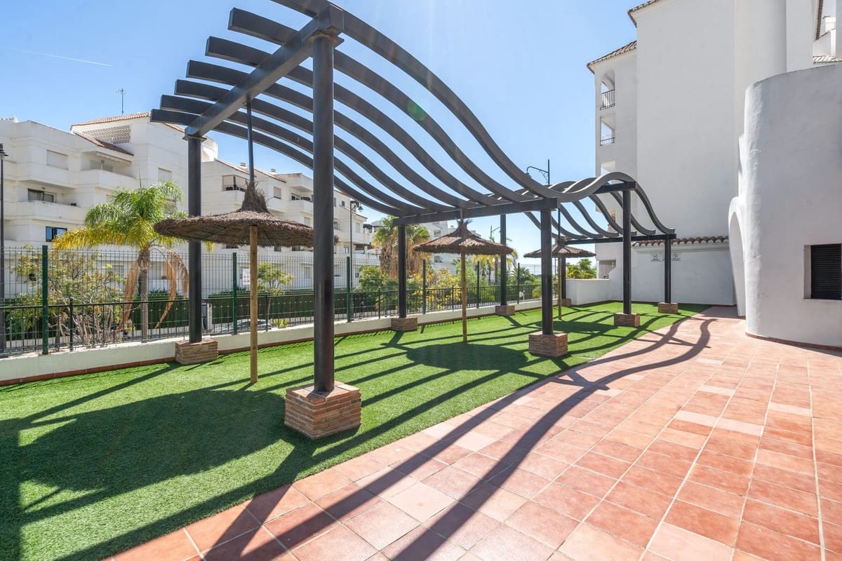3 sypialnia Apartament na sprzedaż w Estepona z basenem garażem - 495 000 € (Ref: 9630228)