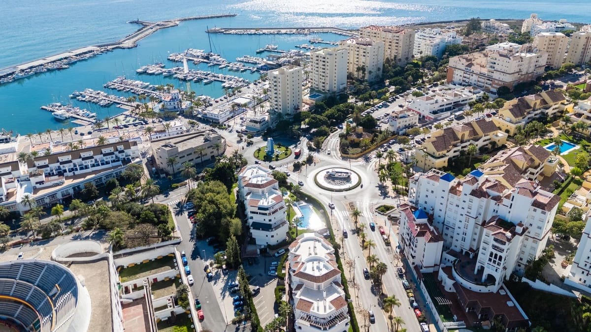 3 sypialnia Apartament na sprzedaż w Estepona z basenem garażem - 495 000 € (Ref: 9630228)