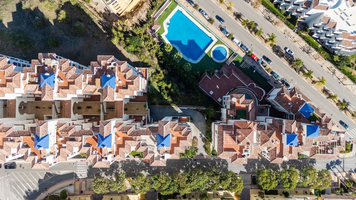 3 sypialnia Apartament na sprzedaż w Estepona z basenem garażem - 495 000 € (Ref: 9630228)