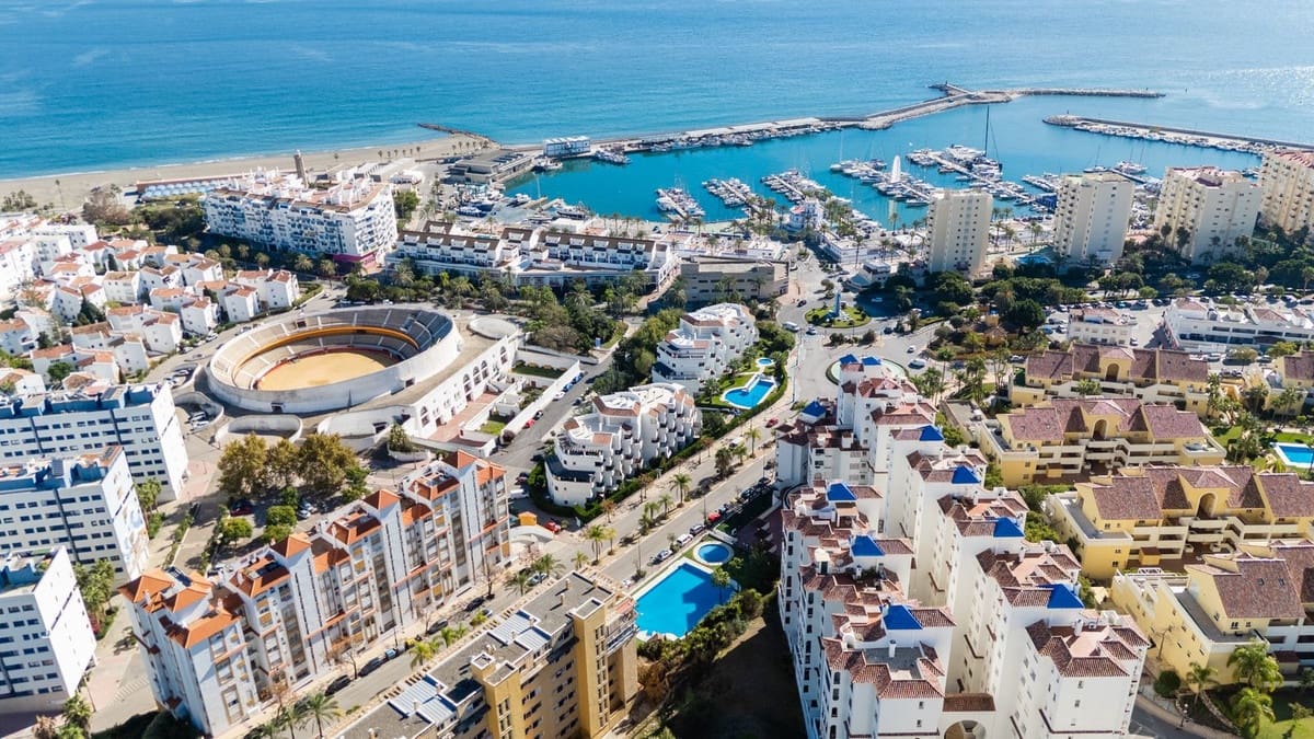 3 sypialnia Apartament na sprzedaż w Estepona z basenem garażem - 495 000 € (Ref: 9630228)