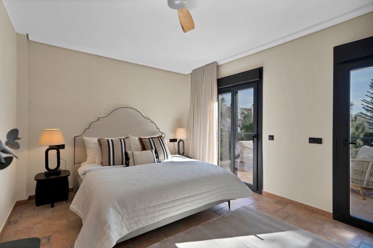 3 bedroom Villa for sale in Calahonda with pool - € 875,000 (Ref: 9630229)