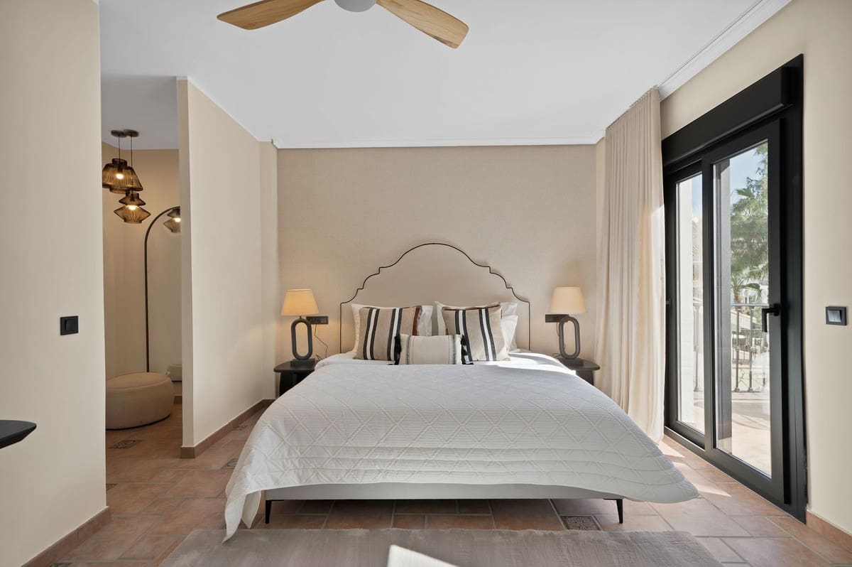 3 bedroom Villa for sale in Calahonda with pool - € 875,000 (Ref: 9630229)