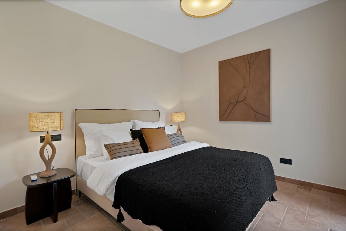 3 bedroom Villa for sale in Calahonda with pool - € 875,000 (Ref: 9630229)