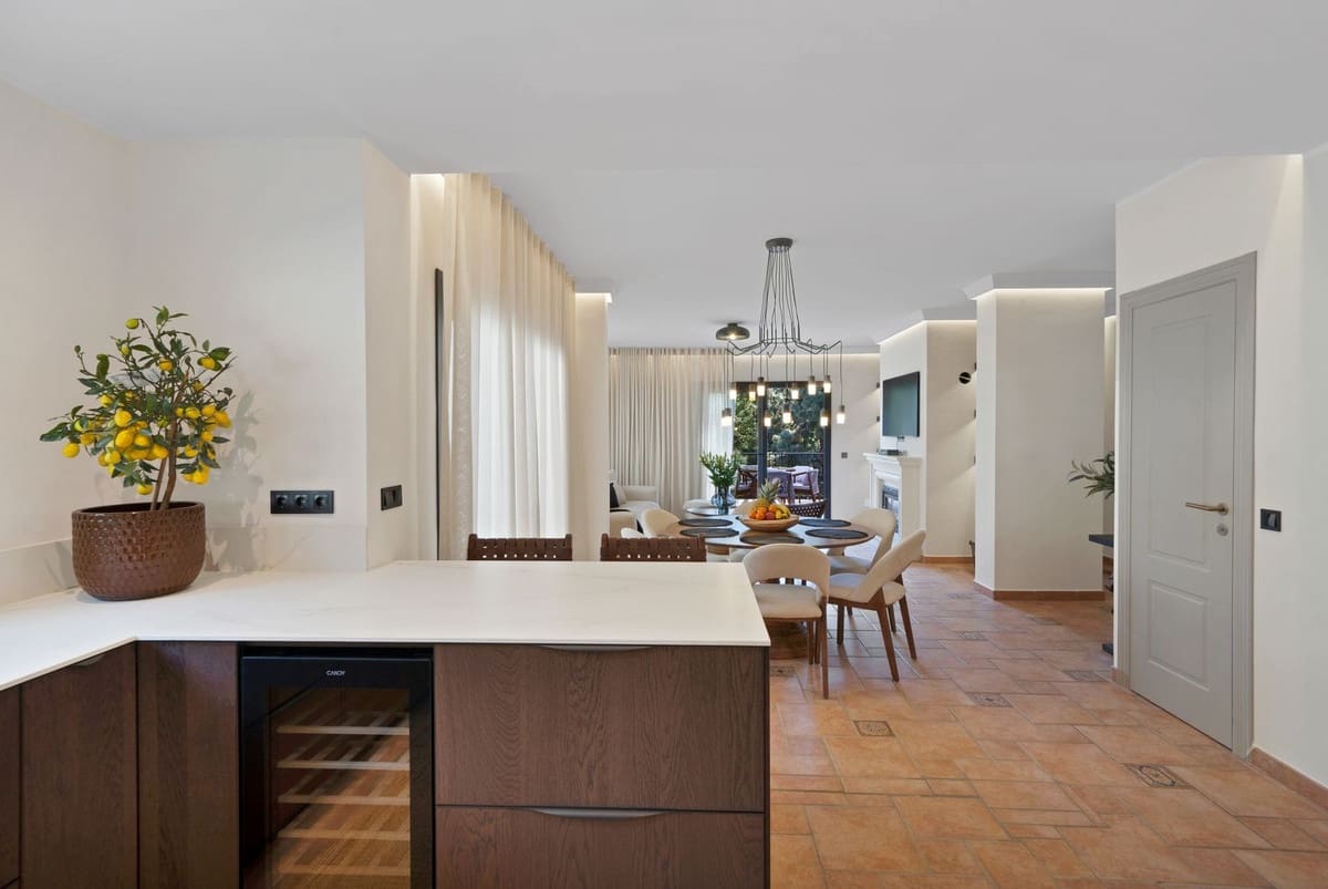 3 bedroom Villa for sale in Calahonda with pool - € 849,000 (Ref: 9630229)