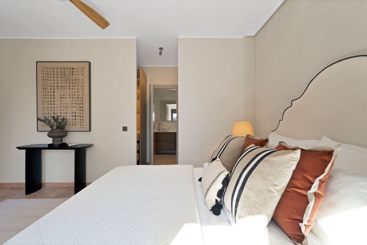 3 bedroom Villa for sale in Calahonda with pool - € 849,000 (Ref: 9630229)