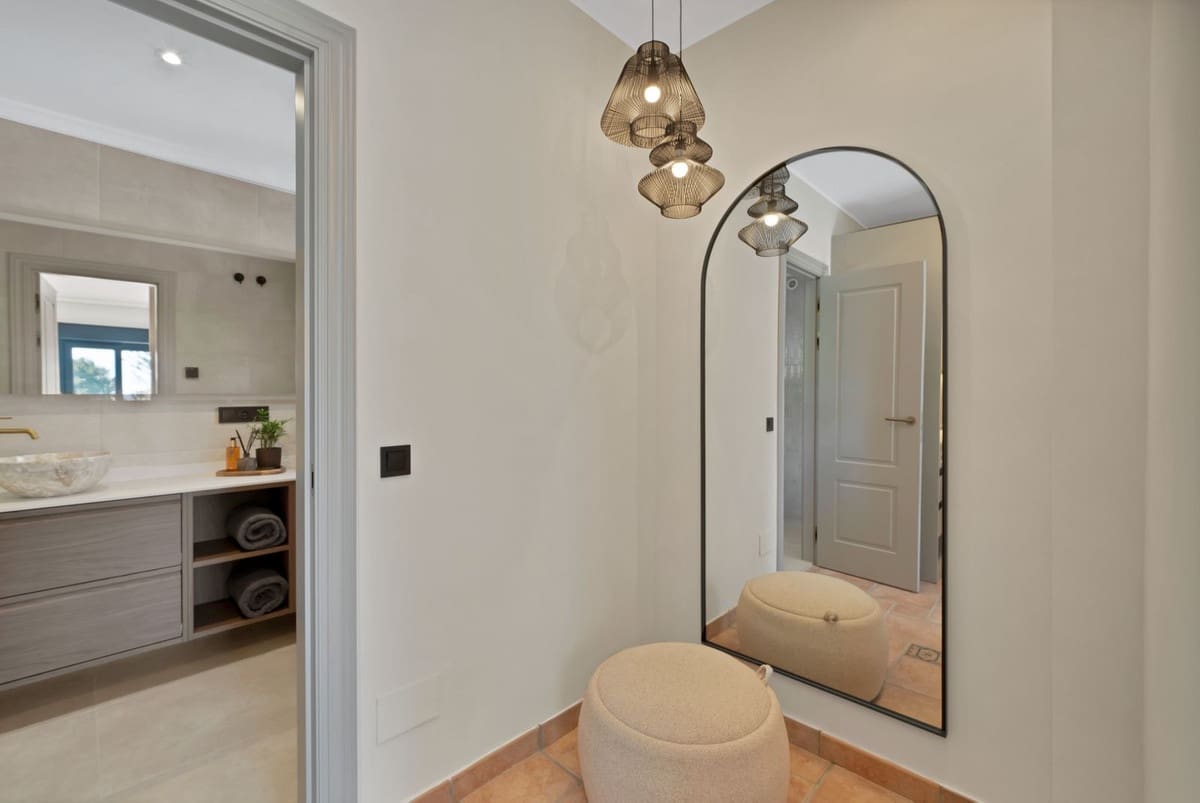 3 bedroom Villa for sale in Calahonda with pool - € 849,000 (Ref: 9630229)