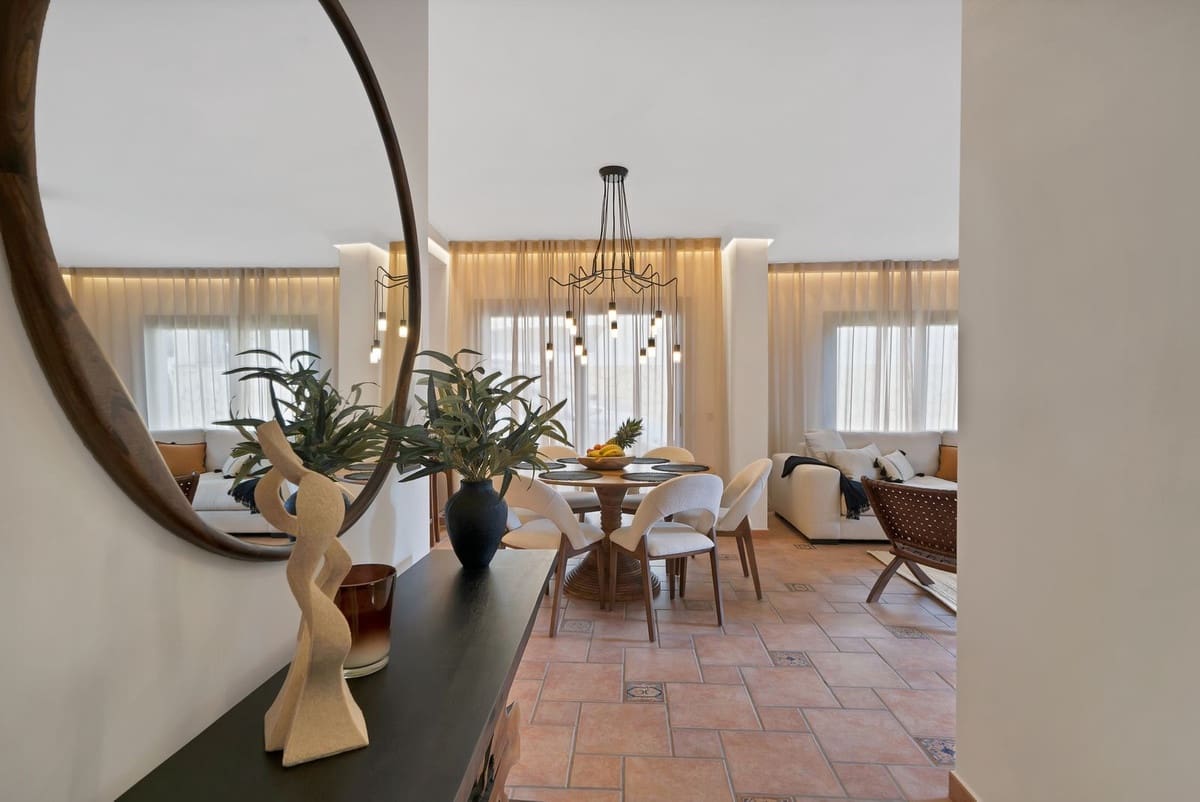 3 bedroom Villa for sale in Calahonda with pool - € 849,000 (Ref: 9630229)