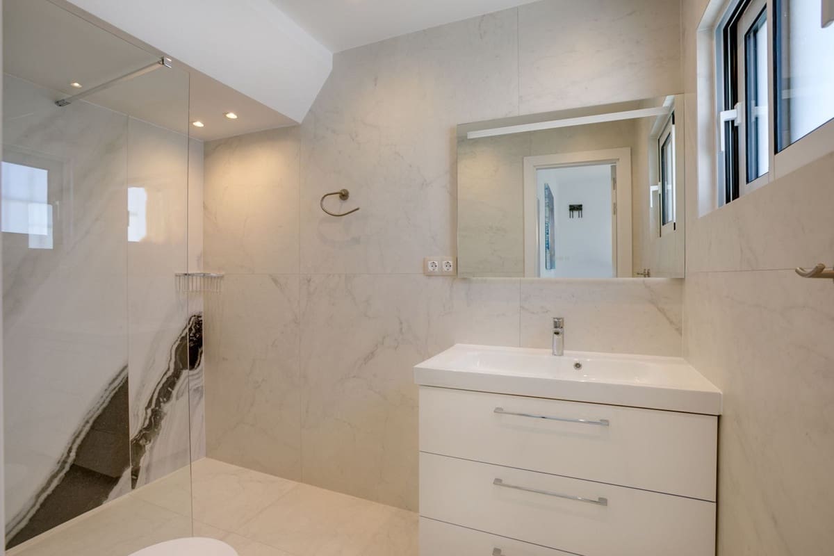 3 sovrum Villa till salu i Estepona - 1 100 000 € (Ref: 9630230)