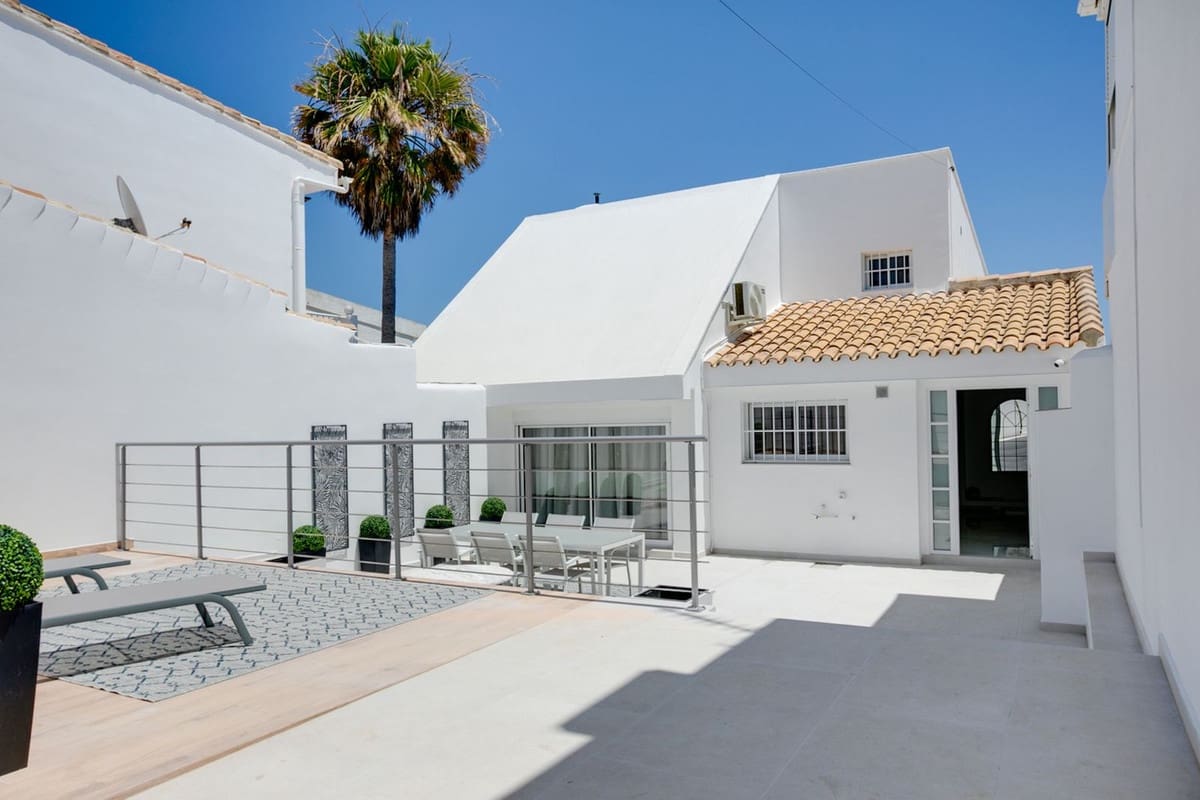 3 soveværelse Villa til salg i Estepona - € 1.100.000 (Ref: 9630230)