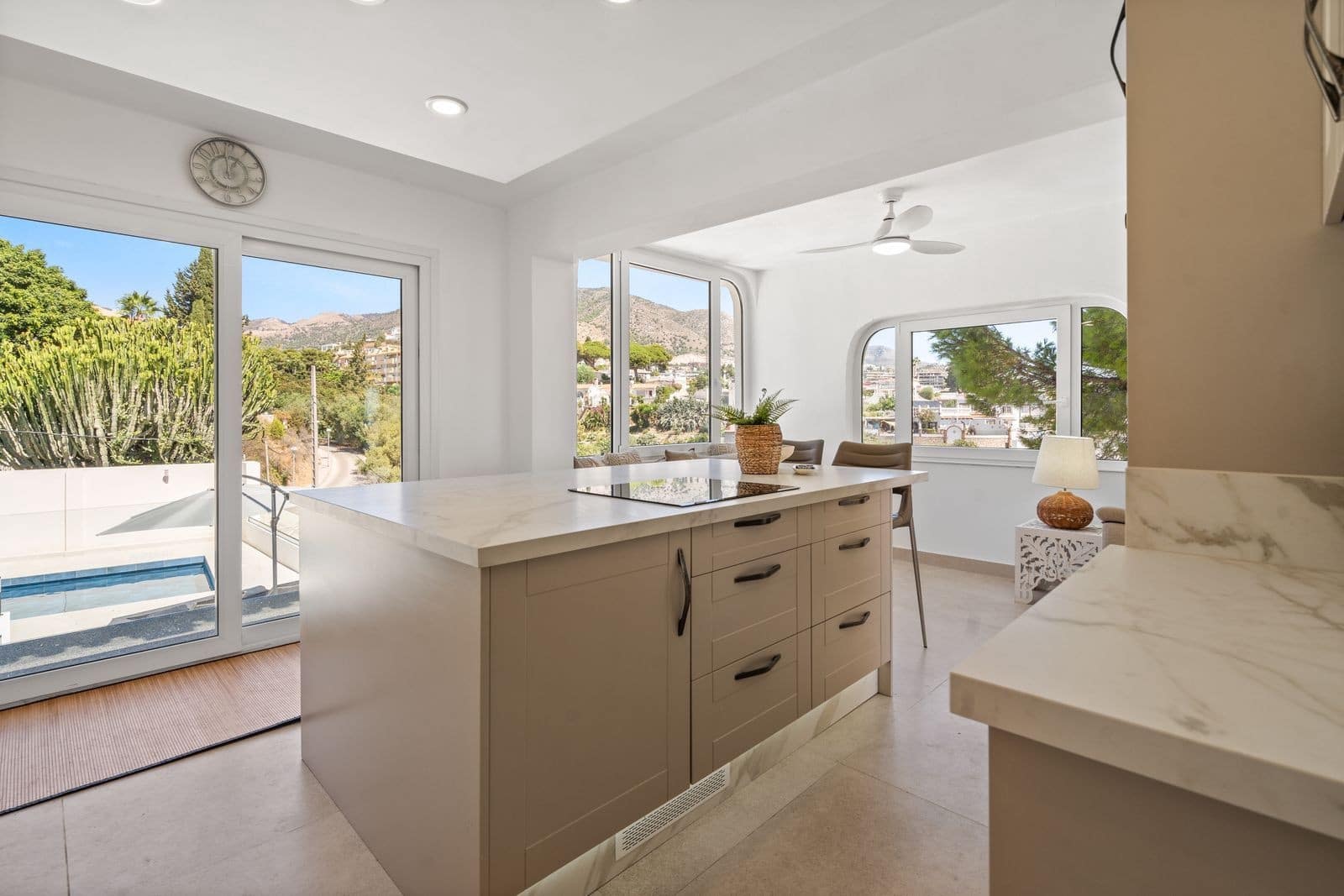 3 sovrum Villa till salu i Fuengirola med pool - 1 275 000 € (Ref: 9634476)