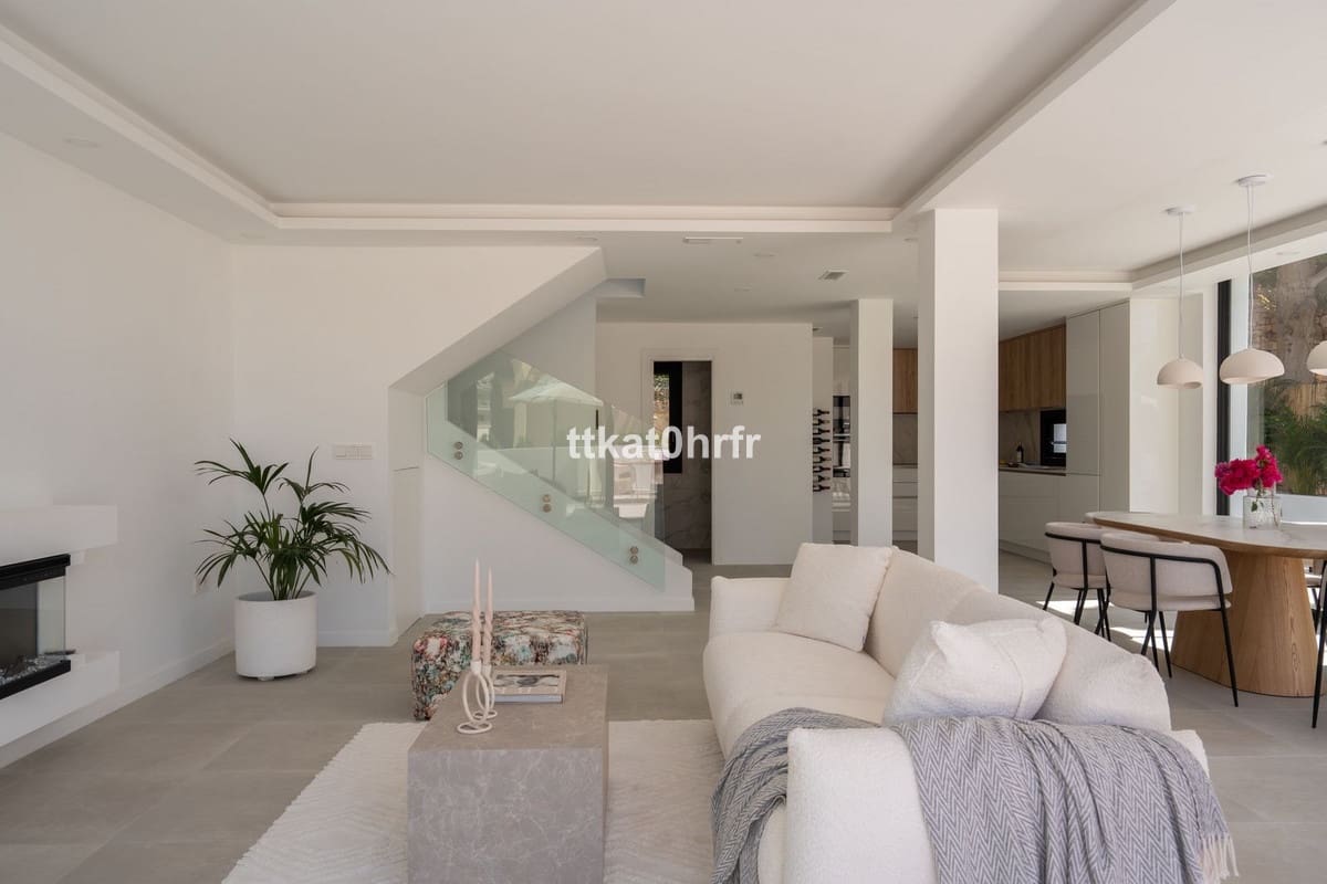 Chalet de 3 habitaciones en Nueva Andalucia en venta - 1.195.000 € (Ref: 9634478)