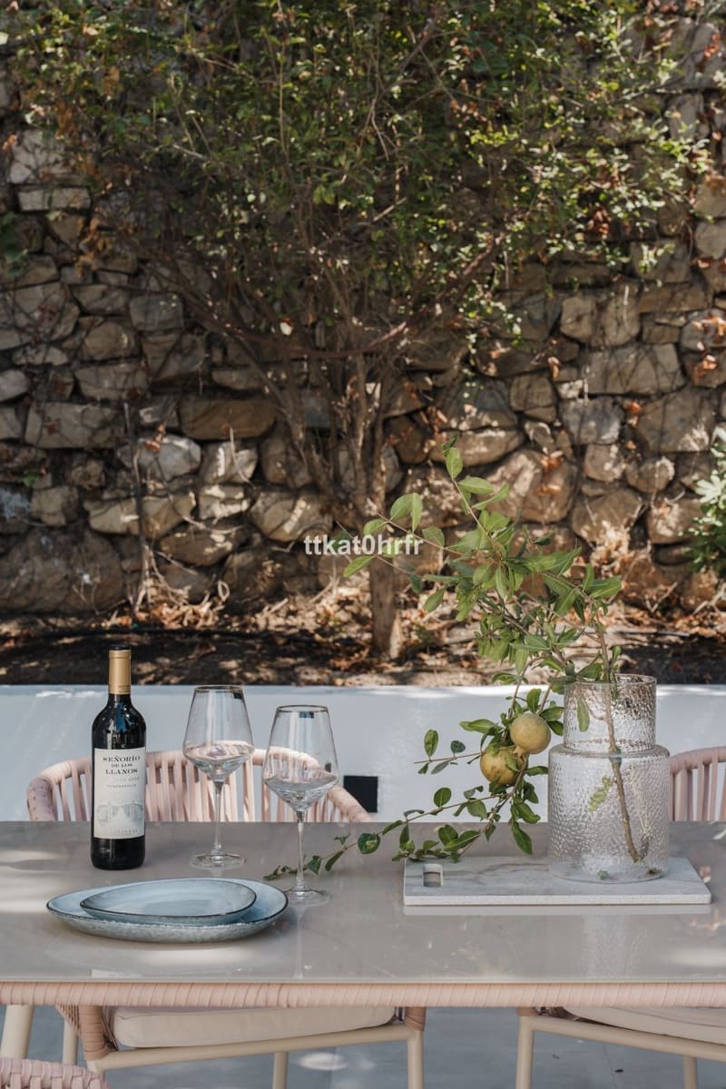 Chalet de 3 habitaciones en Nueva Andalucia en venta - 1.195.000 € (Ref: 9634478)