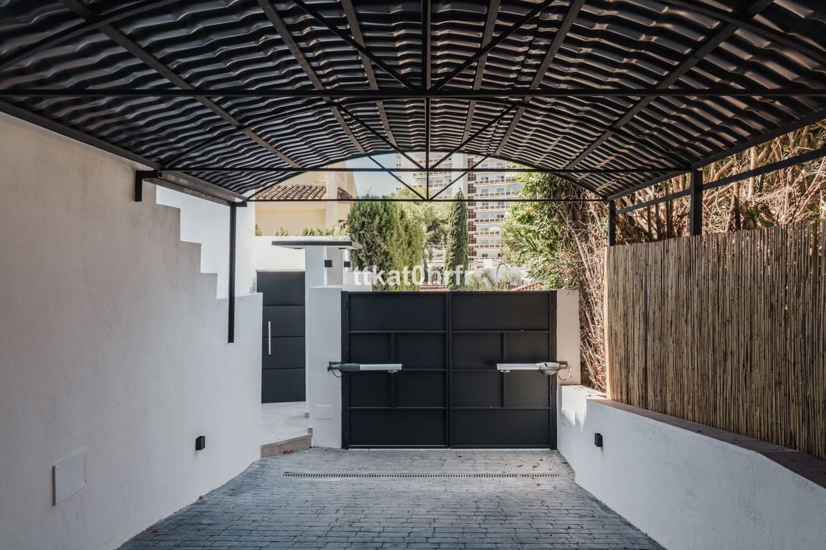 Chalet de 3 habitaciones en Nueva Andalucia en venta - 1.195.000 € (Ref: 9634478)