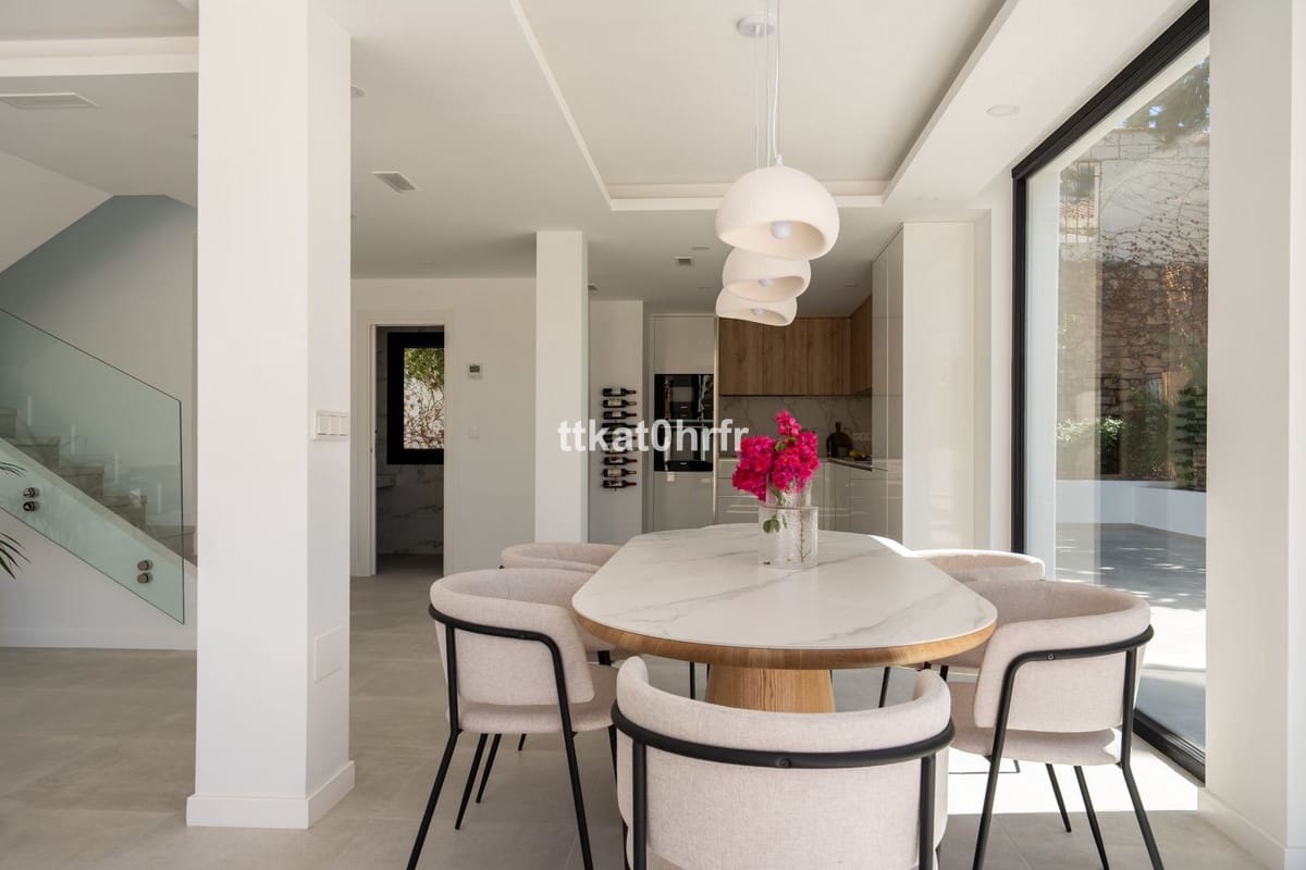 3 bedroom Villa for sale in Nueva Andalucia - € 1,195,000 (Ref: 9634478)