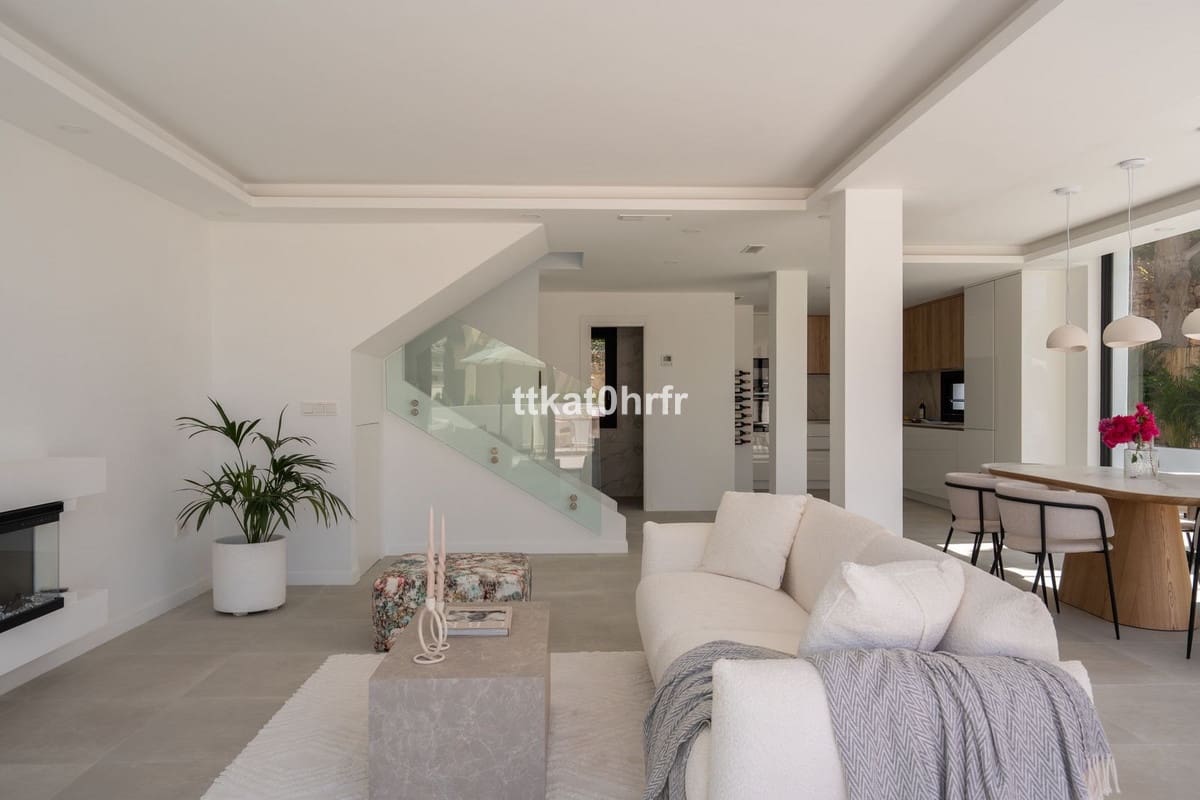 3 bedroom Villa for sale in Nueva Andalucia - € 1,195,000 (Ref: 9634478)
