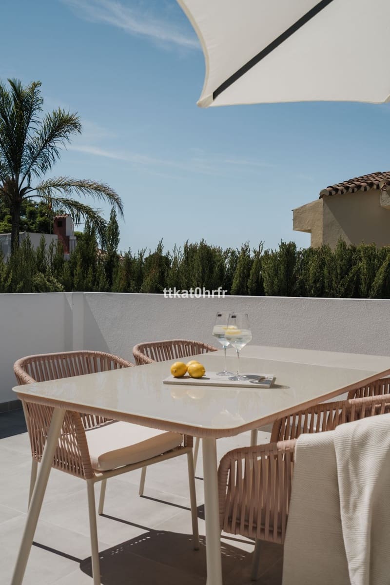 3 bedroom Villa for sale in Nueva Andalucia - € 1,195,000 (Ref: 9634478)