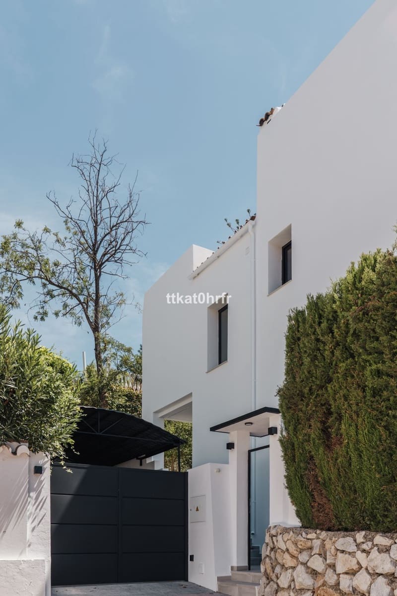 3 bedroom Villa for sale in Nueva Andalucia - € 1,195,000 (Ref: 9634478)