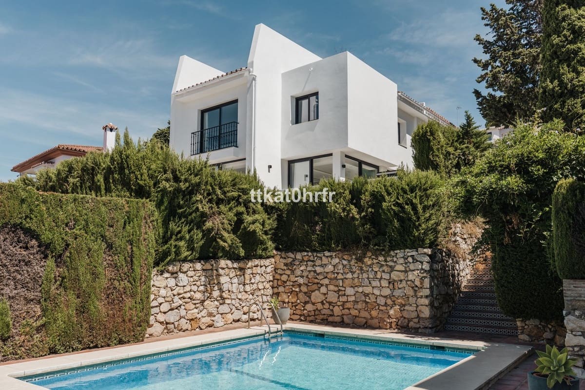 3 bedroom Villa for sale in Nueva Andalucia - € 1,195,000 (Ref: 9634478)