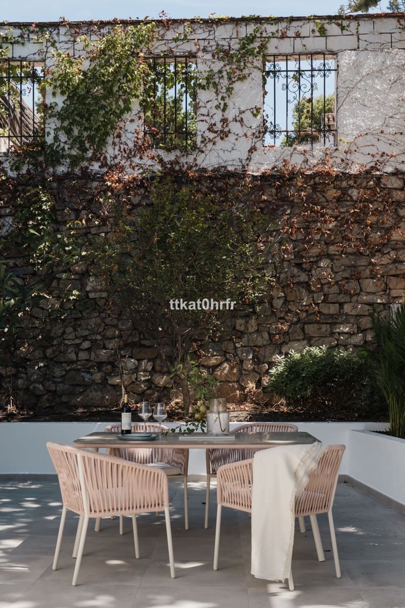 3 bedroom Villa for sale in Nueva Andalucia - € 1,195,000 (Ref: 9634478)