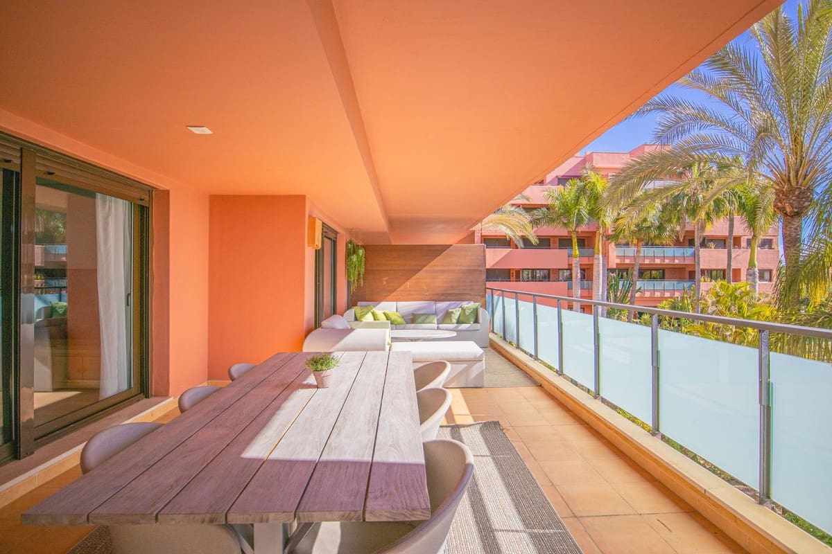 3 sovrum Lägenhet till salu i Estepona med pool - 700 000 € (Ref: 9637460)