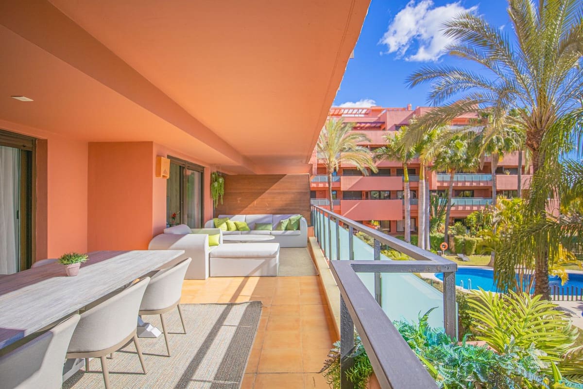 3 sovrum Lägenhet till salu i Estepona med pool - 700 000 € (Ref: 9637460)