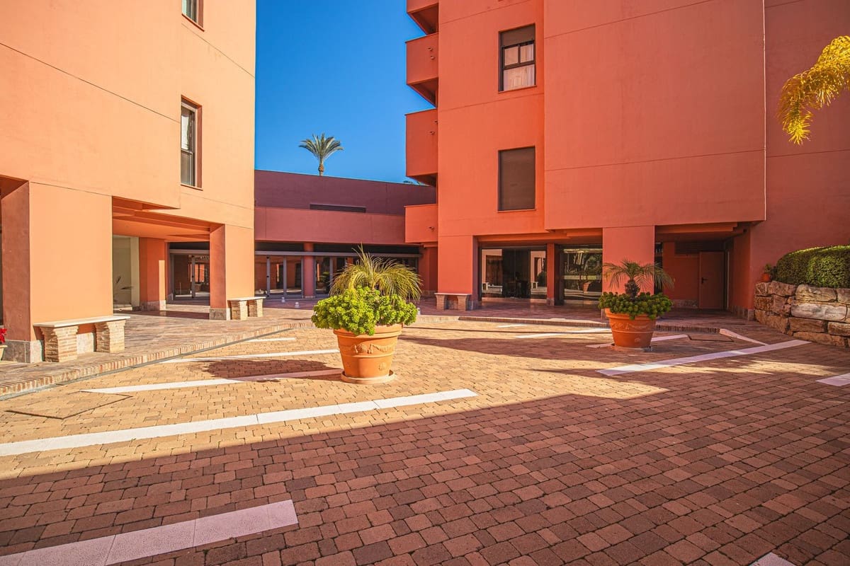 3 sovrum Lägenhet till salu i Estepona med pool - 700 000 € (Ref: 9637460)