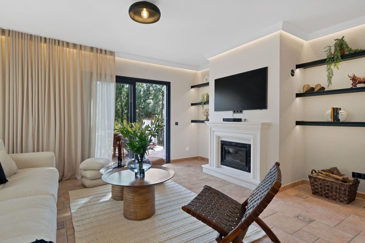 3 Zimmer Villa zu verkaufen in Mijas Costa mit Pool - 875.000 € (Ref: 9637462)