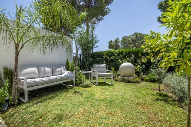 3 sypialnia Dom na sprzedaż w La Dama de Noche - La Alzambra, Marbella z basenem - 625 000 € (Ref: 9637464)