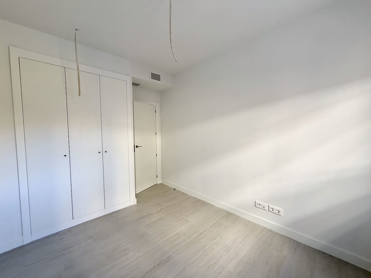 3 sypialnia Apartament na sprzedaż w Estepona z basenem garażem - 475 000 € (Ref: 9637465)