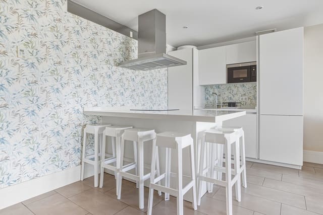 2 bedroom Apartment for sale in Puerto Banus, Marbella - € 635,000 (Ref: 9637466)