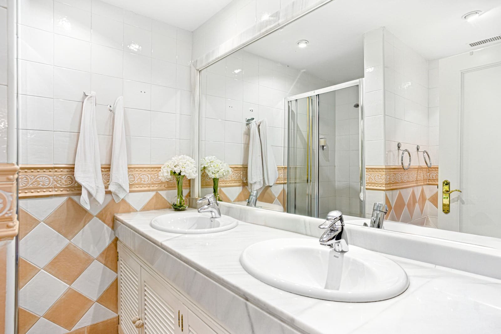 2 slaapkamer Appartement te koop in Marbella met zwembad - € 750.000 (Ref: 9637469)