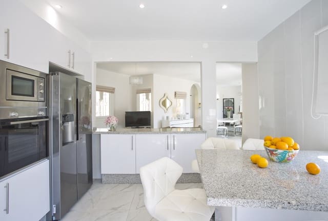 6 bedroom Villa for sale in Riviera del Sol, Mijas with pool - € 895,000 (Ref: 9637479)