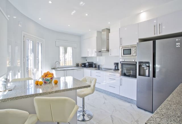 6 bedroom Villa for sale in Riviera del Sol, Mijas with pool - € 895,000 (Ref: 9637479)