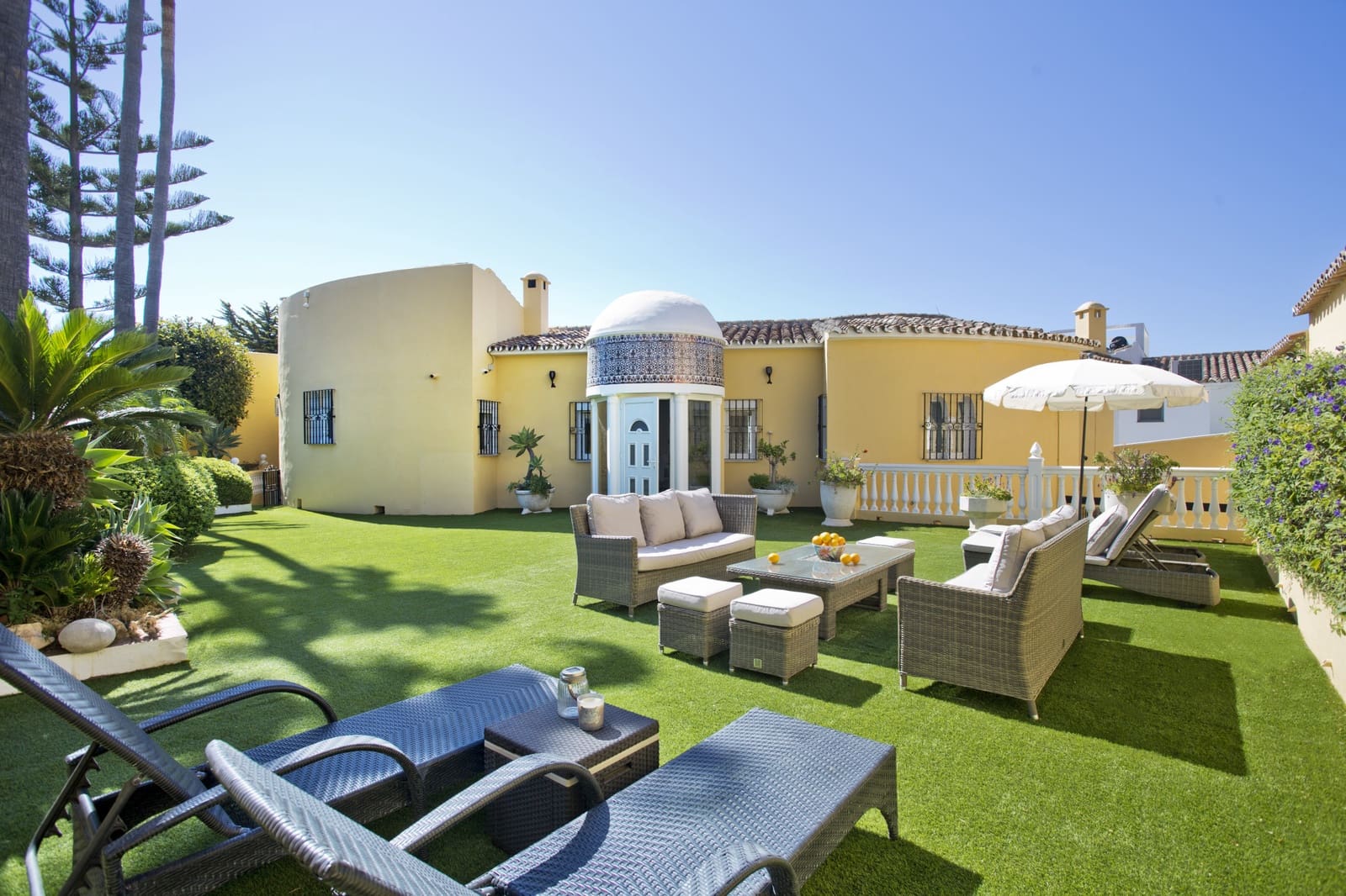 6 bedroom Villa for sale in Mijas Costa with pool - € 895,000 (Ref: 9637479)