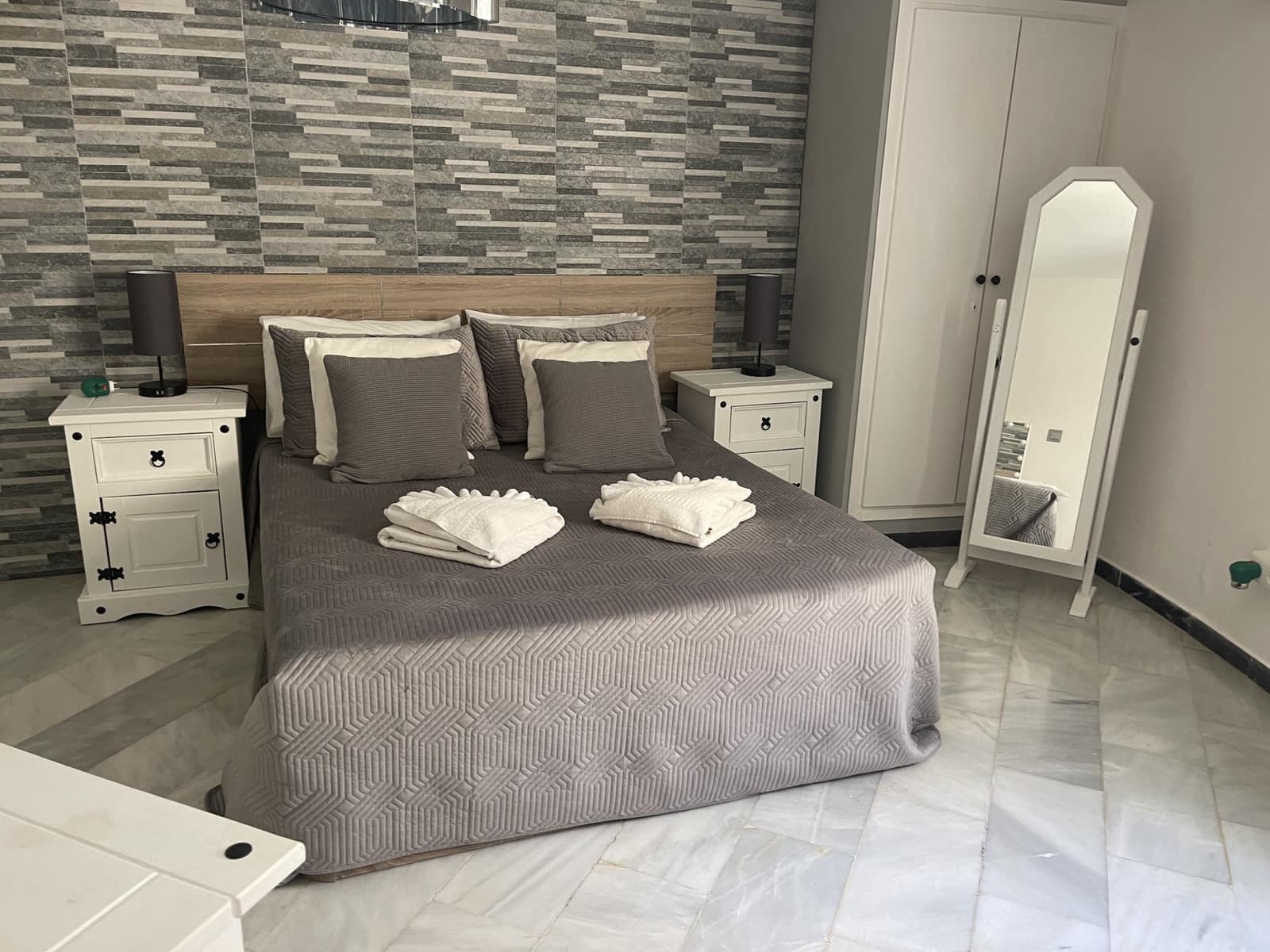 6 bedroom Villa for sale in Mijas Costa with pool - € 895,000 (Ref: 9637479)