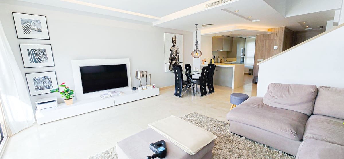 3 sypialnia Dom blizniak na sprzedaż w La Cala Golf z basenem - 680 000 € (Ref: 9637484)