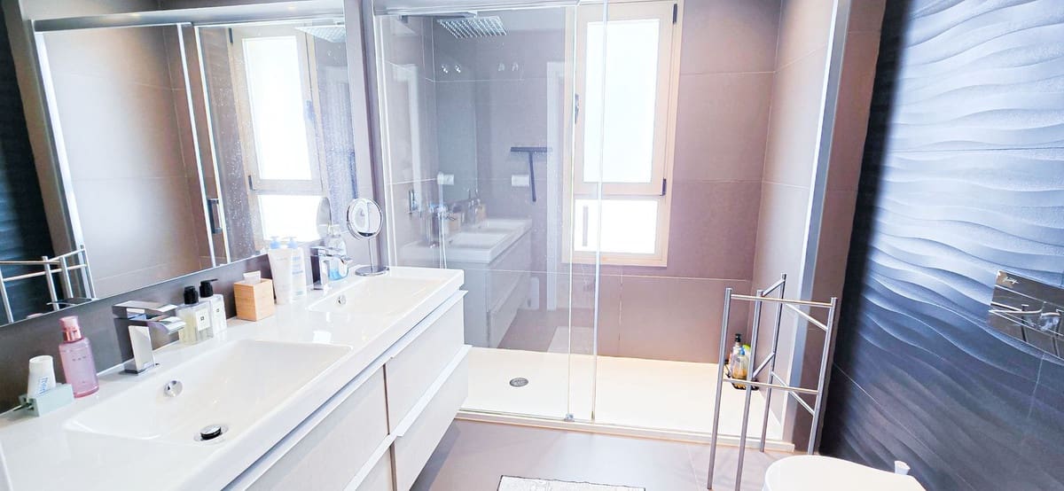 3 sypialnia Dom blizniak na sprzedaż w La Cala Golf z basenem - 680 000 € (Ref: 9637484)