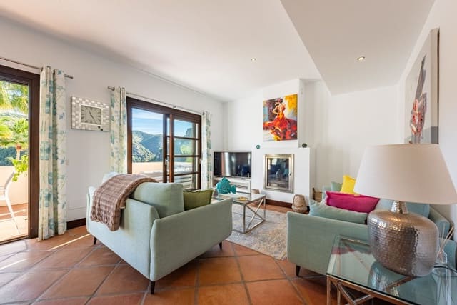 4 quarto Moradia Geminada para venda em Benahavís pueblo, Benahavís com piscina garagem - 640 000 € (Ref: 9637485)