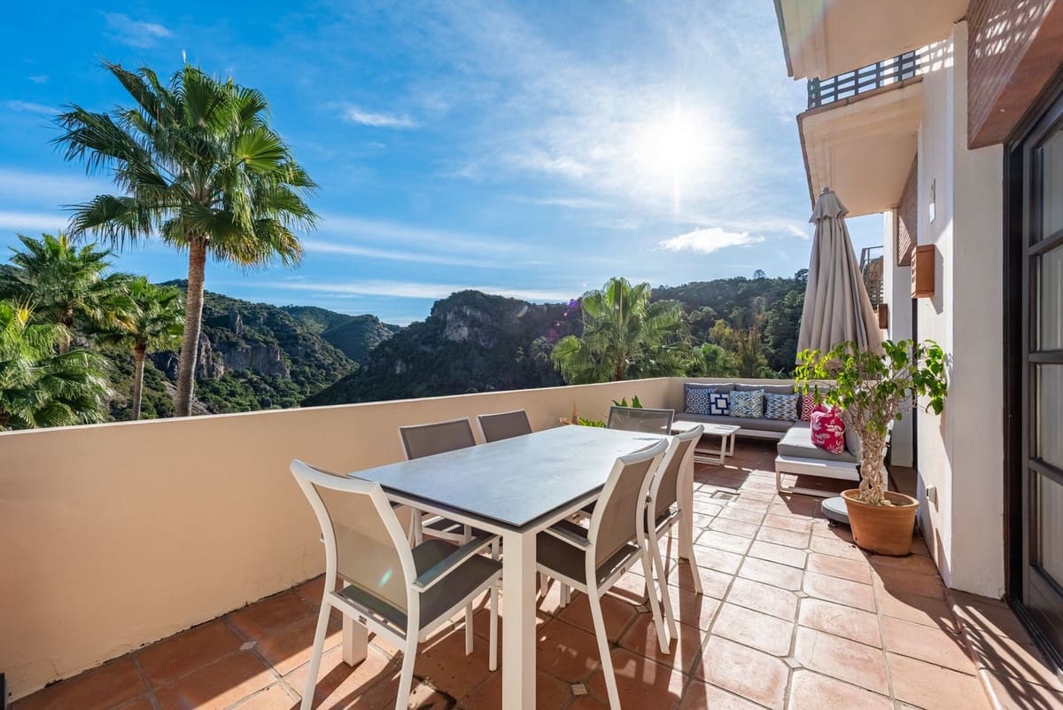 4 sovrum Semi-fristående Villa till salu i Benahavis med pool garage - 640 000 € (Ref: 9637485)