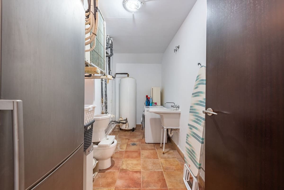 4 sovrum Semi-fristående Villa till salu i Benahavis med pool garage - 640 000 € (Ref: 9637485)