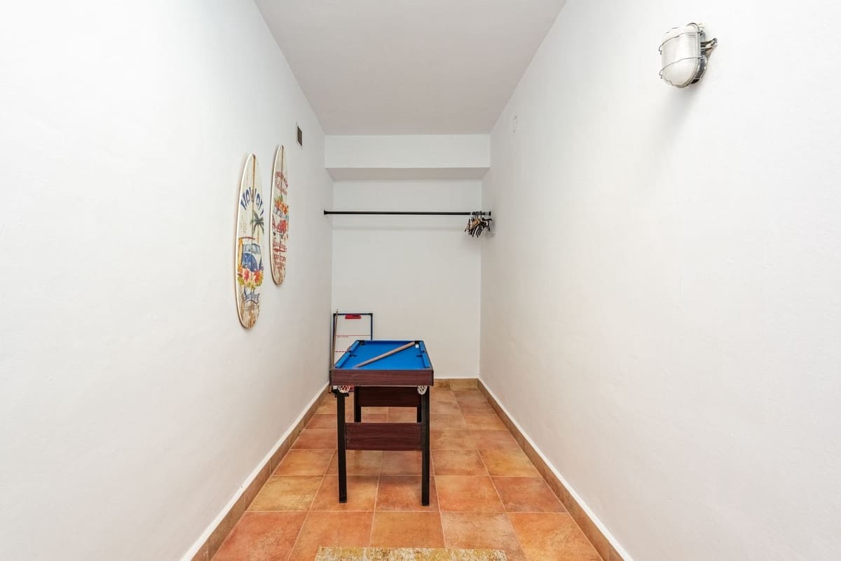4 sovrum Semi-fristående Villa till salu i Benahavis med pool garage - 640 000 € (Ref: 9637485)