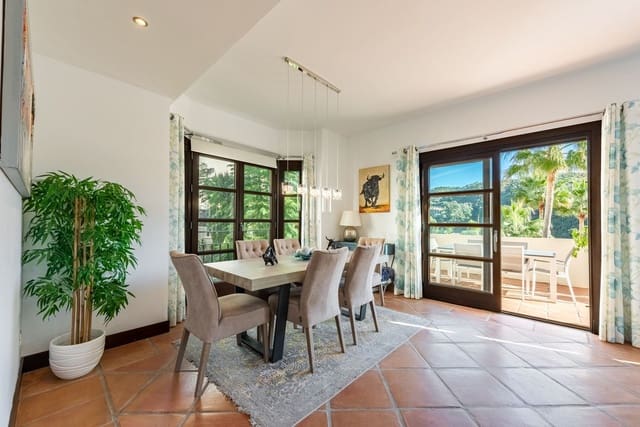 4 quarto Moradia Geminada para venda em Benahavís pueblo, Benahavís com piscina garagem - 640 000 € (Ref: 9637485)