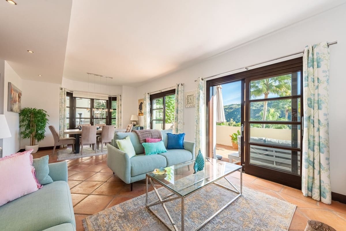 4 sovrum Semi-fristående Villa till salu i Benahavis med pool garage - 640 000 € (Ref: 9637485)