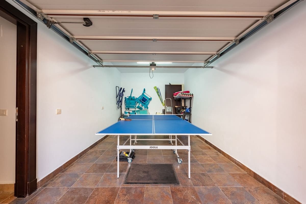 4 sovrum Semi-fristående Villa till salu i Benahavis med pool garage - 640 000 € (Ref: 9637485)