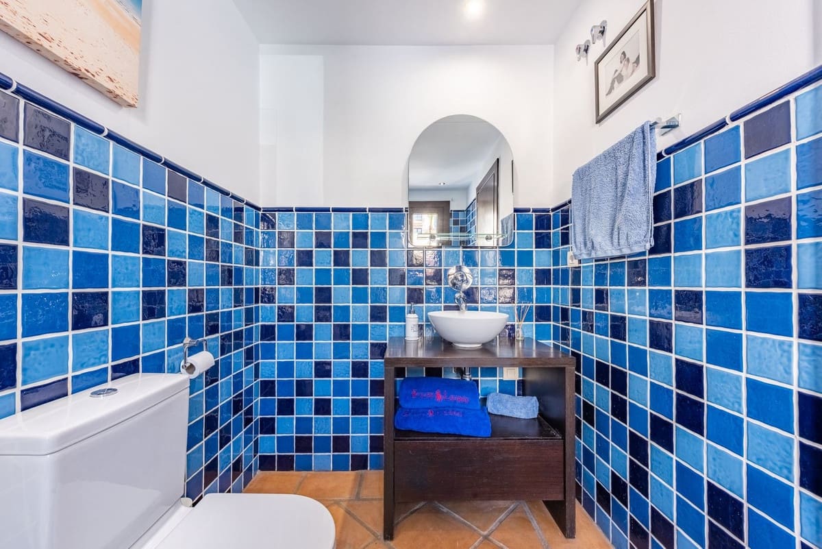 4 sovrum Semi-fristående Villa till salu i Benahavis med pool garage - 640 000 € (Ref: 9637485)