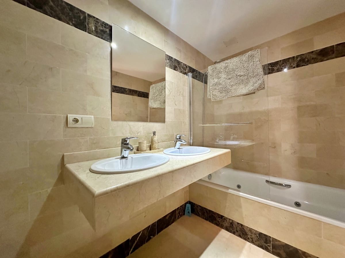 3 camera da letto Villetta Bifamiliare in vendita in Benahavis con piscina - 649.900 € (Rif: 9637486)