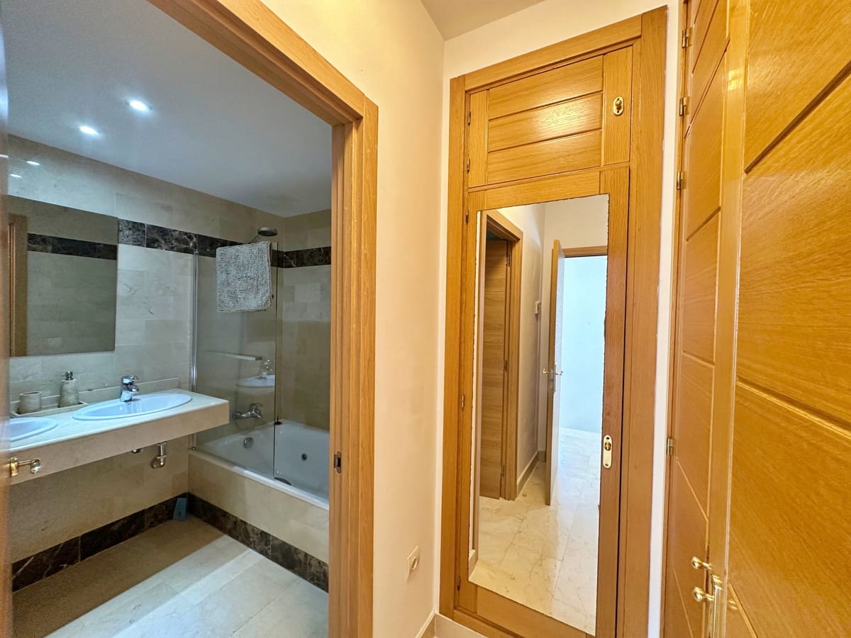 3 camera da letto Villetta Bifamiliare in vendita in Benahavis con piscina - 649.900 € (Rif: 9637486)