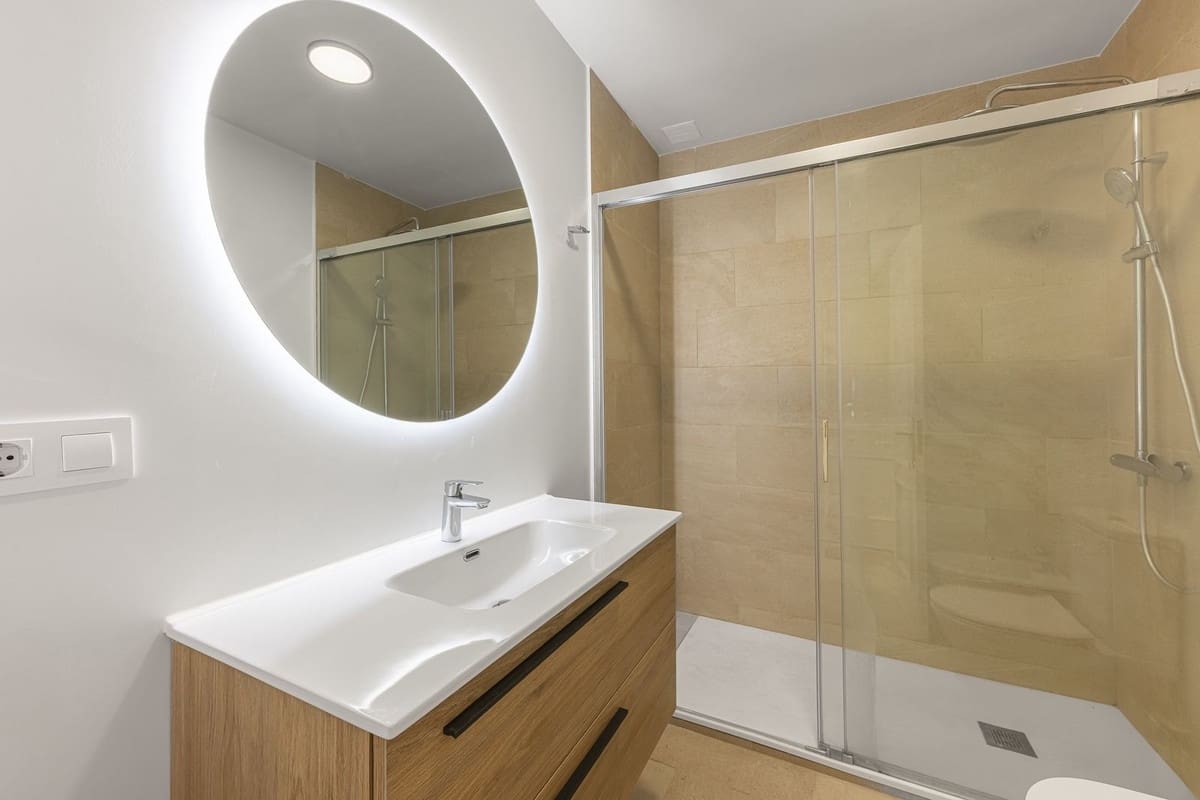 4 soverom Kjedet enebolig til salgs i Nueva Andalucia med svømmebasseng garasje - € 645 000 (Ref: 9637487)